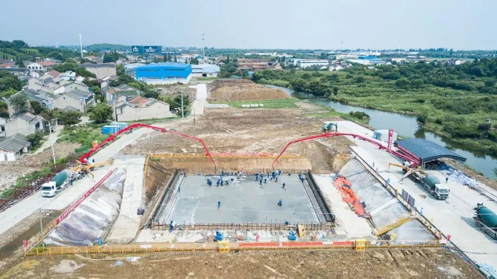 2018年7月31日，太湖隧道首節底板混凝土成功澆筑，為下階段太湖隧道主體結構施工創造了有利條件。