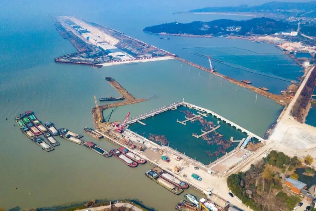 2019年12月27日，太湖隧道第一倉完成回水，順利實現首次陸島通道轉換，標志著該工程施工進入全新階段。